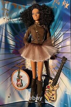 2007 HARD ROCK CAFE AA Barbie Doll withHRC Collector Pin Gold Label K7946 NRFB