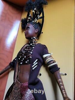 2001 Mattel Barbie Moja Trésors d'Afrique par Byron Lars
