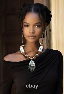 Collier Ethnique Déclaration en Os Sculpté Tribal avec Masque Africain Vintage Adea