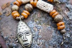 Collier Ethnique Déclaration en Os Sculpté Tribal avec Masque Africain Vintage Adea