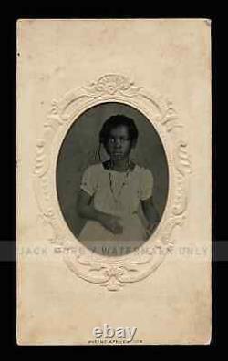 Ère de l'esclavage - Photo de tintype d'une petite fille afro-américaine des années 1860 / Américana noir
