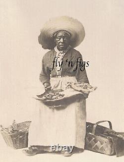 FEMME AFRICANO-AMÉRICAINE VENDEUSE DE NOURRITURE AU TRAVAIL, PHOTO ANTIQUE ORIGINALE c1900