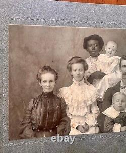 Jeune nourrice afro-américaine et famille Wright identifiée, Cochran, Géorgie, photo des années 1900