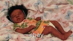 Kit de sommeil en silicone partielle pour bébé fille noire biraciale Felicity de 19 pouces.