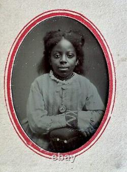 Meilleures amies Filles Blanches et Afro-Américaines Prises en photo le même jour en Tintype dans les années 1800