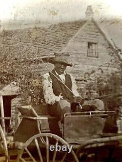 Photo d'un homme afro-américain conduisant une calèche tirée par des chevaux au 19ème siècle sur une carte de visite antique