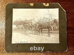 Photo d'un homme afro-américain conduisant une calèche tirée par des chevaux au 19ème siècle sur une carte de visite antique