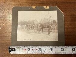 Photo d'un homme afro-américain conduisant une calèche tirée par des chevaux au 19ème siècle sur une carte de visite antique