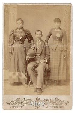 Photo de cabinet d studio de l'affluence afro-américaine des années 1880 dans le Kansas en guerre