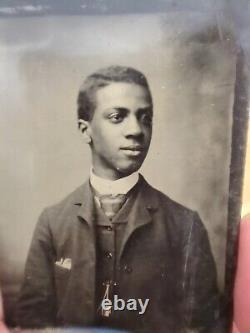 Portrait au tintype d'un homme afro-américain - Photo ancienne des années 1800 dans le style Americana noire.