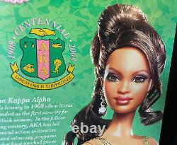 Poupée Barbie du centenaire de la sororité Alpha Kappa Alpha avec poupée bonus incluse