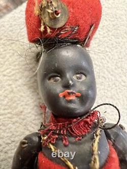 Poupée mignonette articulée en bisque noire ancienne Kestner 4 avec des yeux en verre et en costume ethnique