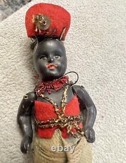 Poupée mignonette articulée en bisque noire ancienne Kestner 4 avec des yeux en verre et en costume ethnique