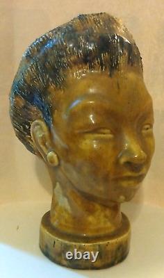 Sculpture de buste en poterie d'une femme afro-américaine des années 1940 par J Waggoner (1927-2012)