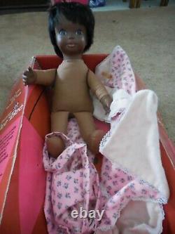 Vintage 1969 Shindana Jouets African American Baby Dee Bee Jamais Joué Avec La Boîte